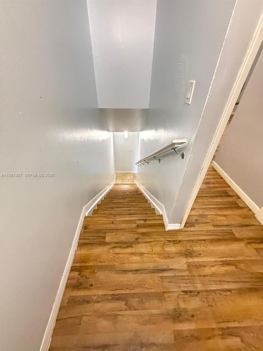 待售: $275,000 (2 贝兹, 2 浴室, 1041 平方英尺)