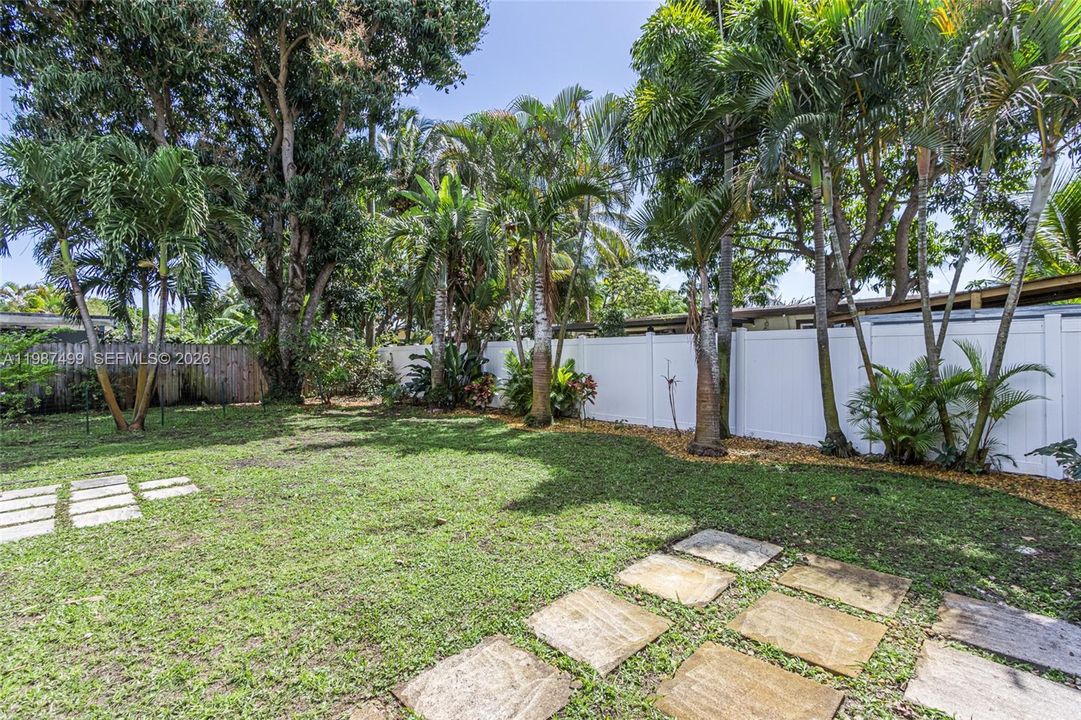 Activo con contrato: $549,900 (3 camas, 2 baños, 1405 Pies cuadrados)