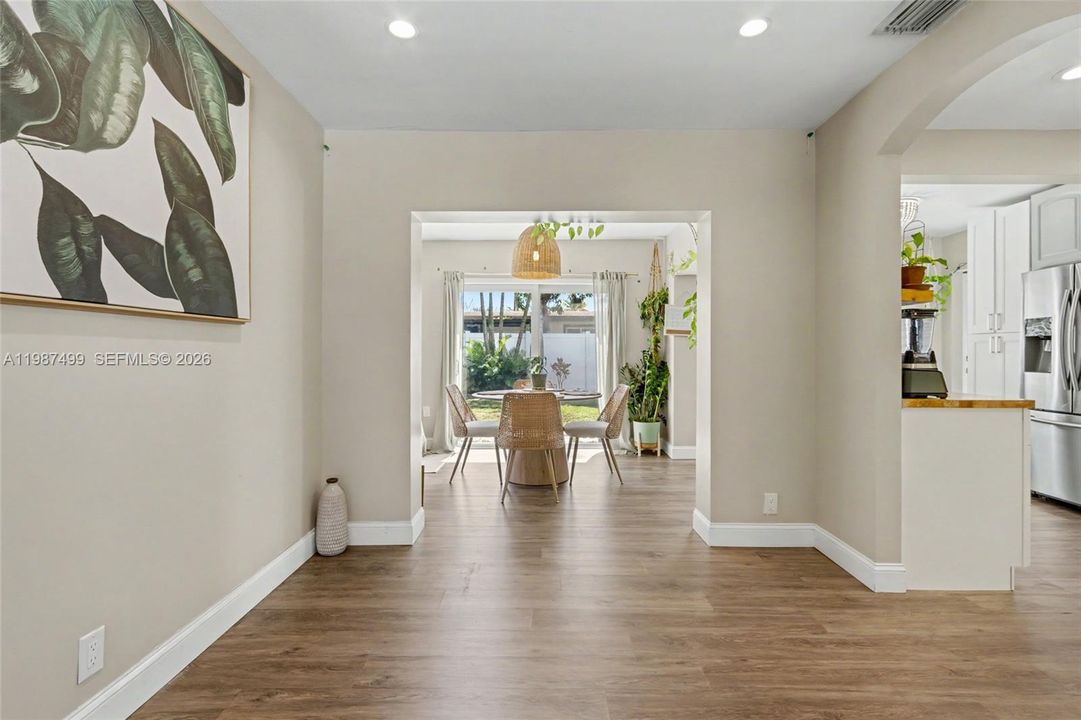Activo con contrato: $549,900 (3 camas, 2 baños, 1405 Pies cuadrados)