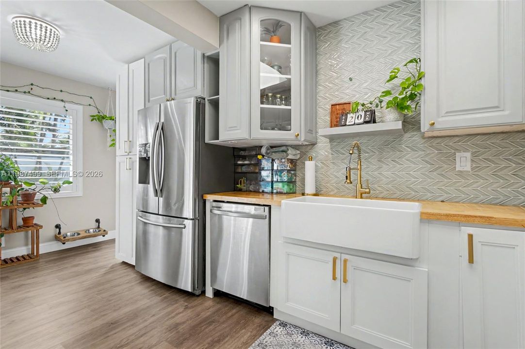 Activo con contrato: $549,900 (3 camas, 2 baños, 1405 Pies cuadrados)
