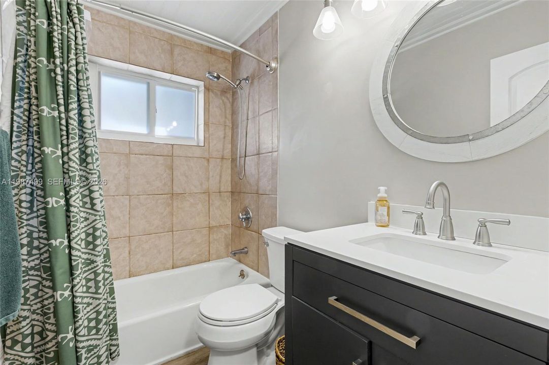 Activo con contrato: $549,900 (3 camas, 2 baños, 1405 Pies cuadrados)