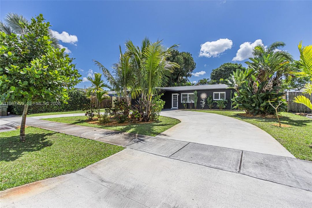 Activo con contrato: $549,900 (3 camas, 2 baños, 1405 Pies cuadrados)