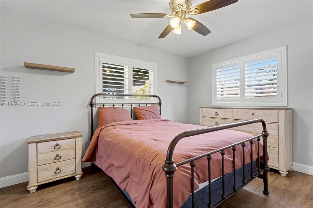 Activo con contrato: $549,900 (3 camas, 2 baños, 1405 Pies cuadrados)