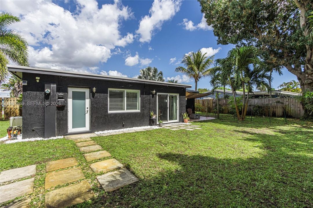Activo con contrato: $549,900 (3 camas, 2 baños, 1405 Pies cuadrados)