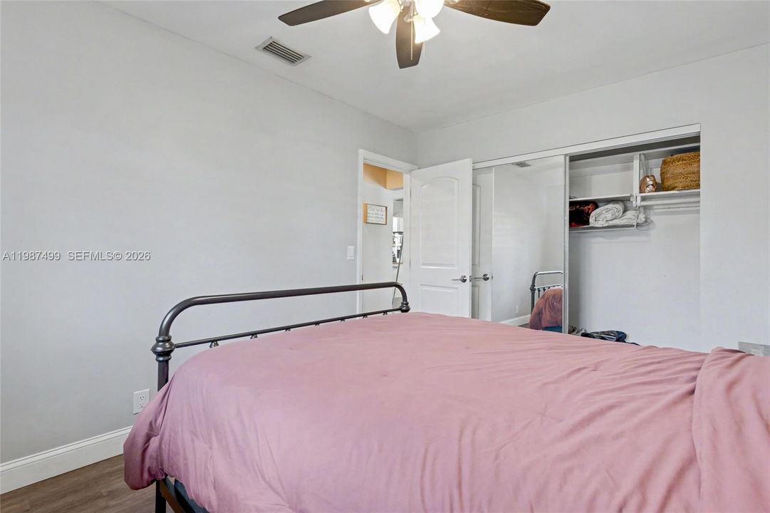 Activo con contrato: $549,900 (3 camas, 2 baños, 1405 Pies cuadrados)