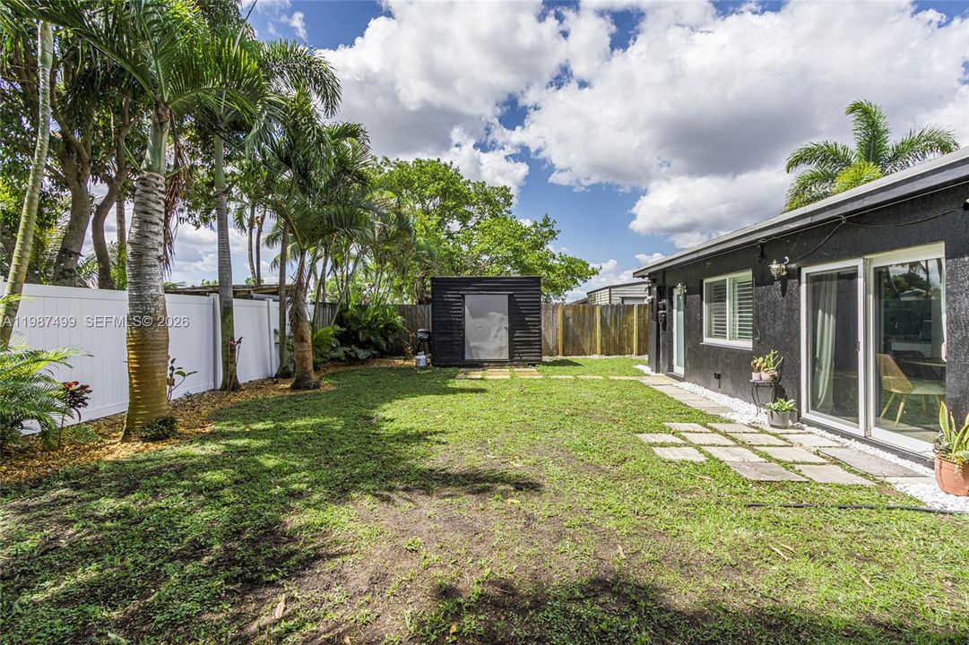 Activo con contrato: $549,900 (3 camas, 2 baños, 1405 Pies cuadrados)