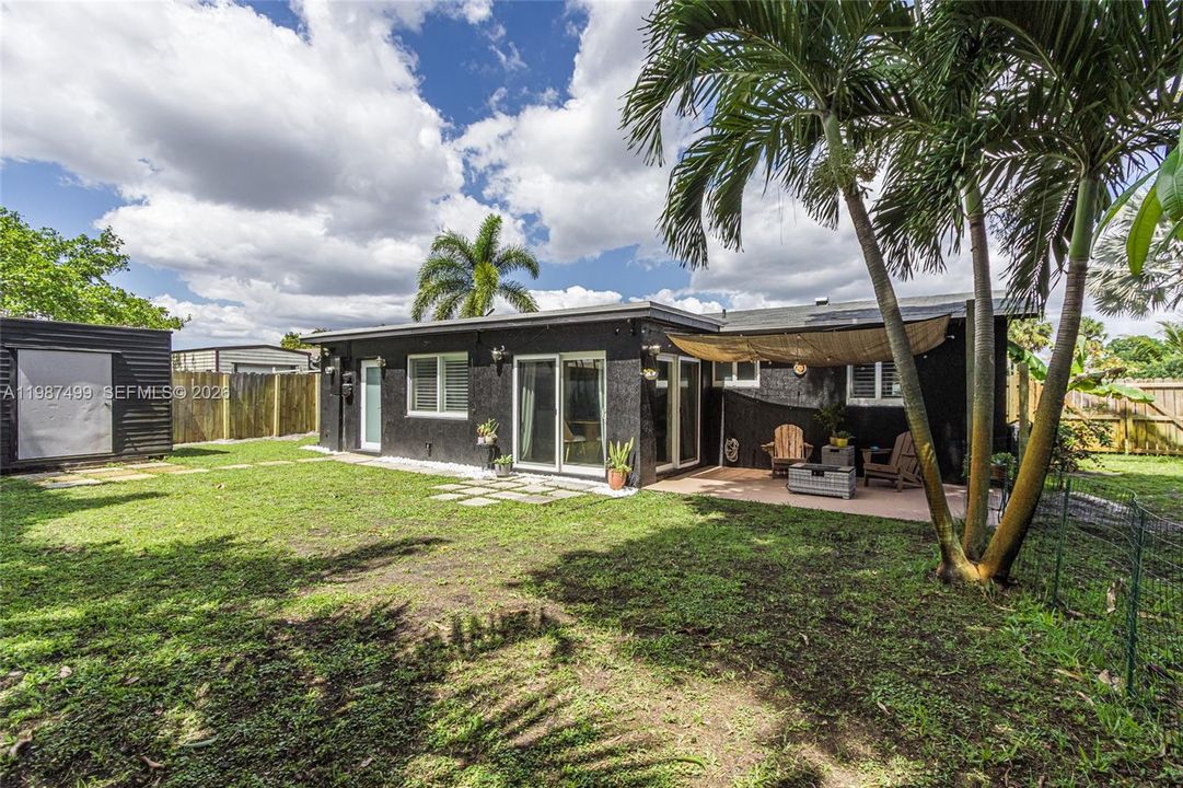 Activo con contrato: $549,900 (3 camas, 2 baños, 1405 Pies cuadrados)
