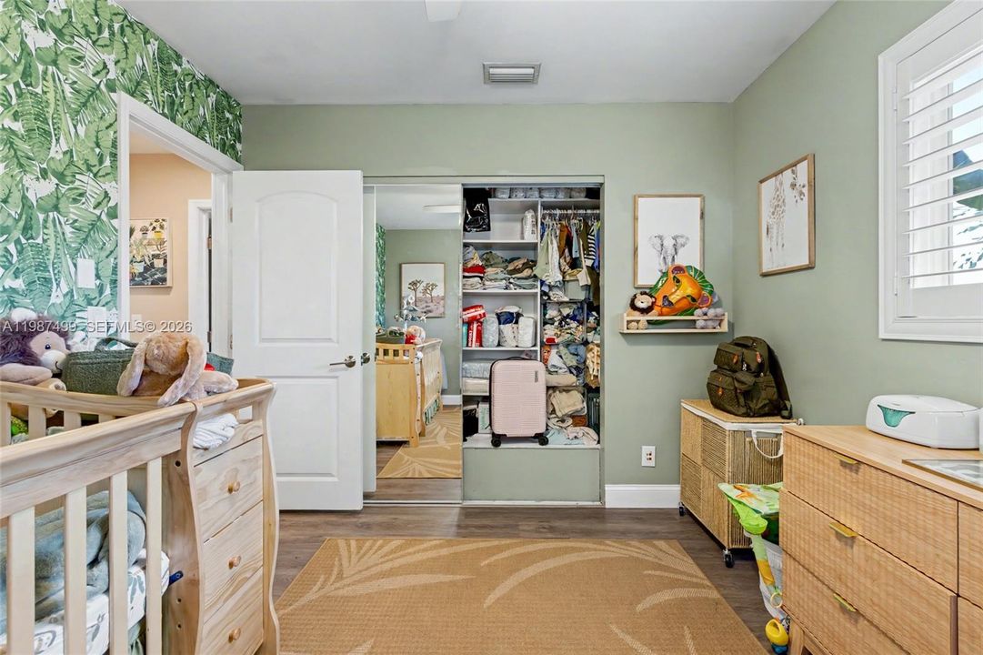 Activo con contrato: $549,900 (3 camas, 2 baños, 1405 Pies cuadrados)