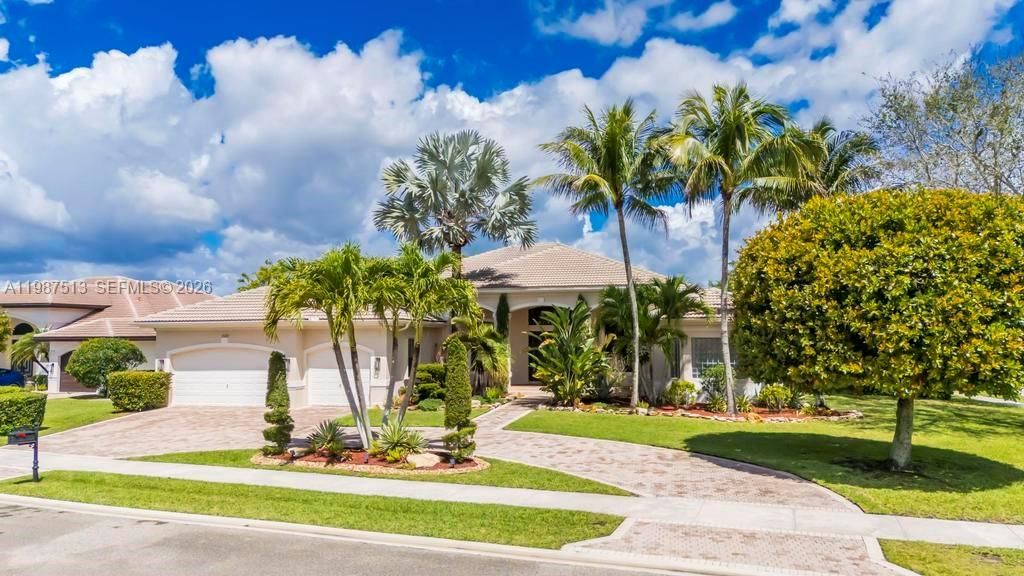 Activo con contrato: $1,950,000 (6 camas, 5 baños, 4395 Pies cuadrados)