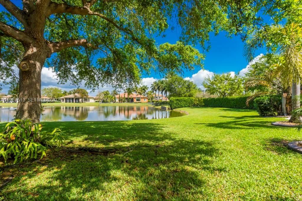 Activo con contrato: $1,950,000 (6 camas, 5 baños, 4395 Pies cuadrados)