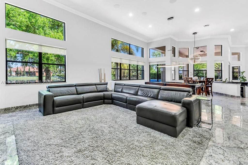 Activo con contrato: $1,950,000 (6 camas, 5 baños, 4395 Pies cuadrados)