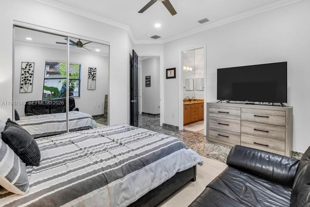 Activo con contrato: $1,950,000 (6 camas, 5 baños, 4395 Pies cuadrados)