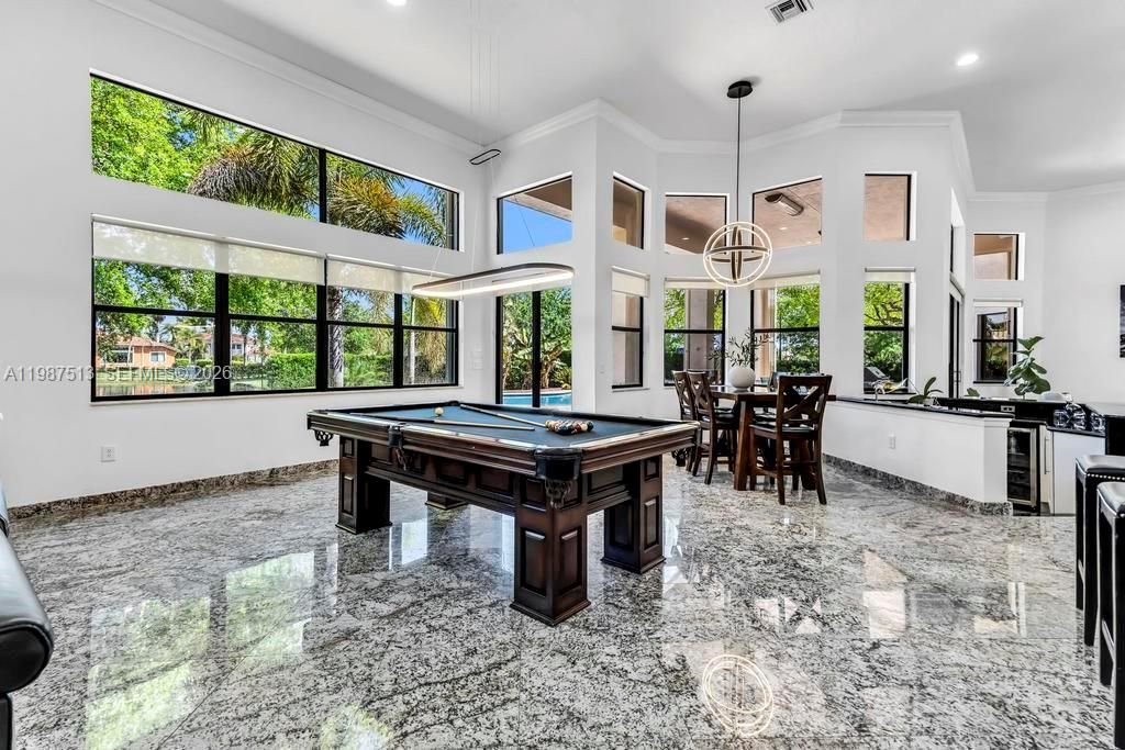 Activo con contrato: $1,950,000 (6 camas, 5 baños, 4395 Pies cuadrados)