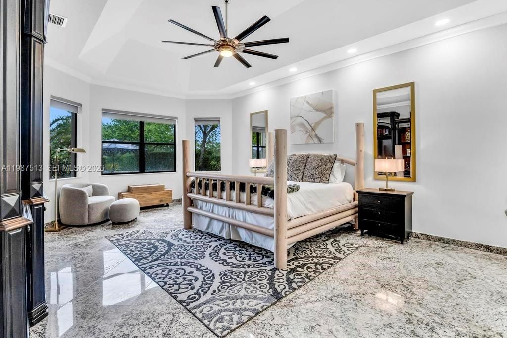 Activo con contrato: $1,950,000 (6 camas, 5 baños, 4395 Pies cuadrados)