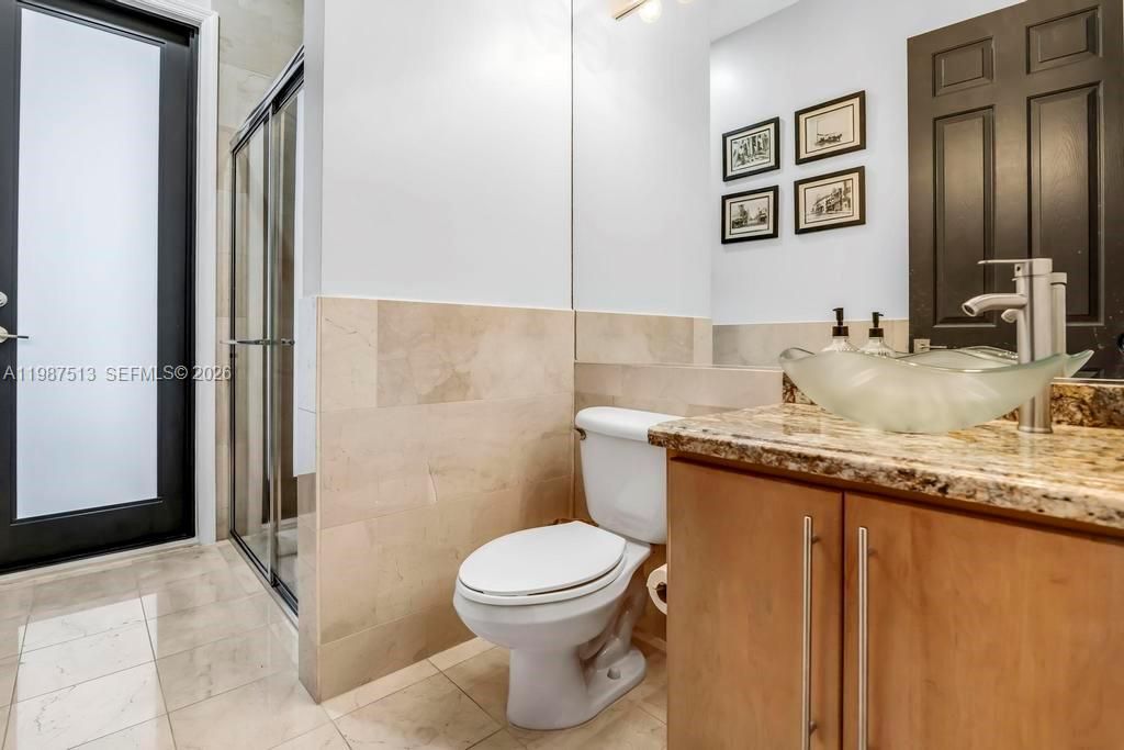 Activo con contrato: $1,950,000 (6 camas, 5 baños, 4395 Pies cuadrados)