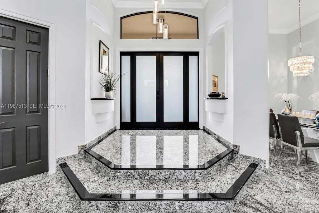 Activo con contrato: $1,950,000 (6 camas, 5 baños, 4395 Pies cuadrados)