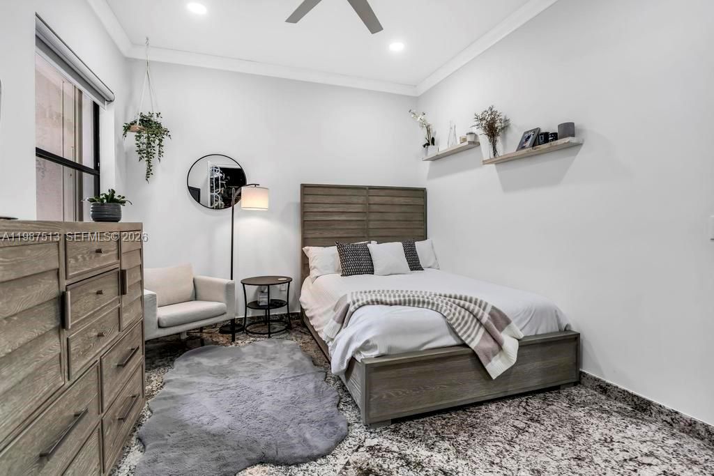 Activo con contrato: $1,950,000 (6 camas, 5 baños, 4395 Pies cuadrados)