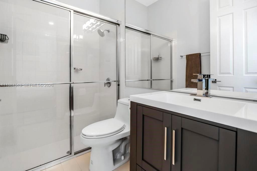 Activo con contrato: $1,950,000 (6 camas, 5 baños, 4395 Pies cuadrados)