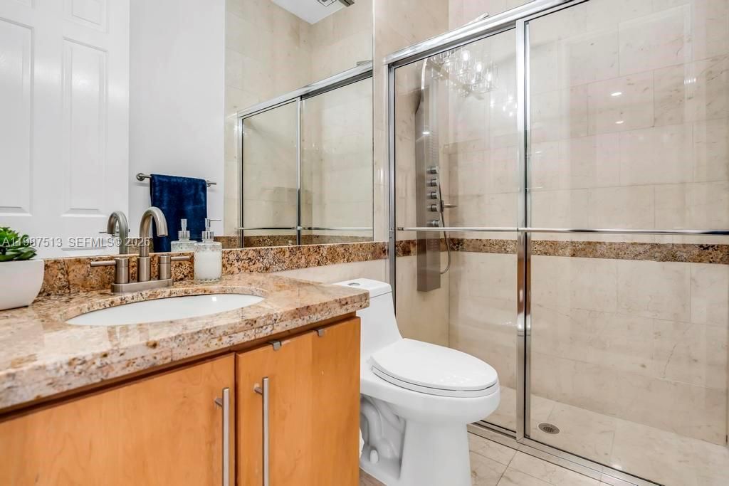 Activo con contrato: $1,950,000 (6 camas, 5 baños, 4395 Pies cuadrados)