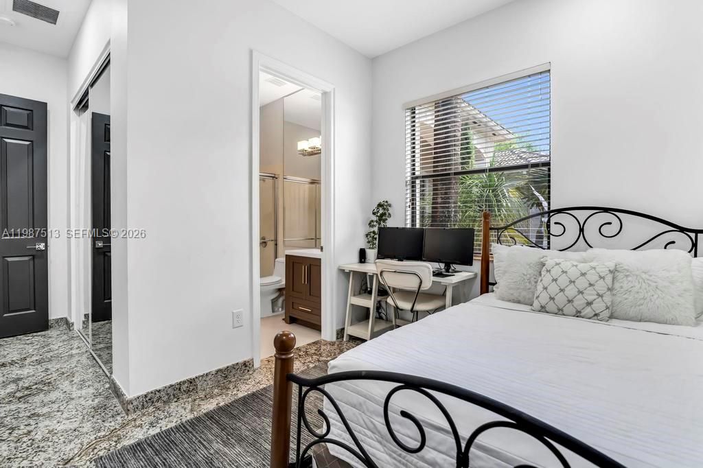 Activo con contrato: $1,950,000 (6 camas, 5 baños, 4395 Pies cuadrados)