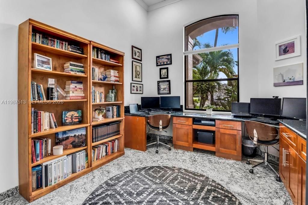Activo con contrato: $1,950,000 (6 camas, 5 baños, 4395 Pies cuadrados)