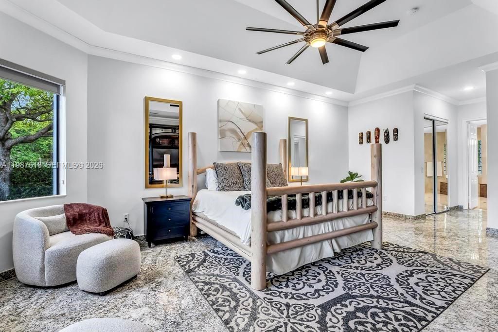 Activo con contrato: $1,950,000 (6 camas, 5 baños, 4395 Pies cuadrados)