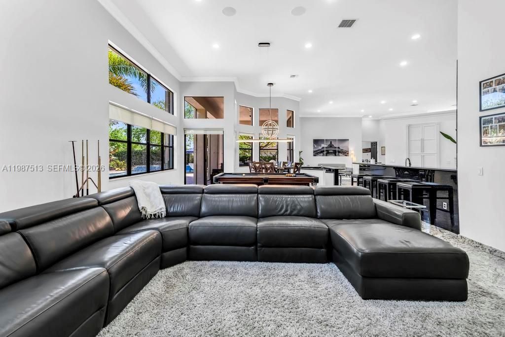Activo con contrato: $1,950,000 (6 camas, 5 baños, 4395 Pies cuadrados)