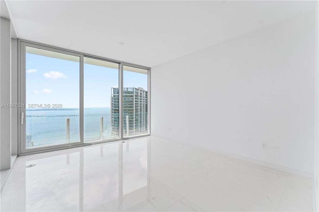 Activo con contrato: $22,500 (3 camas, 4 baños, 3078 Pies cuadrados)