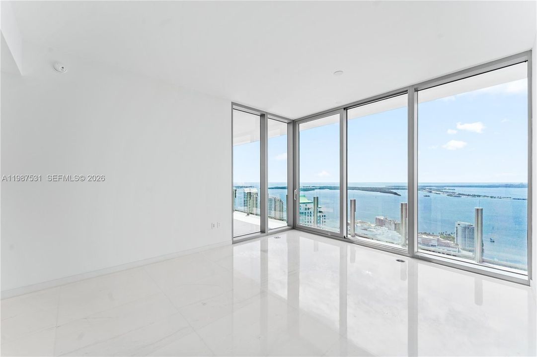 Activo con contrato: $22,500 (3 camas, 4 baños, 3078 Pies cuadrados)