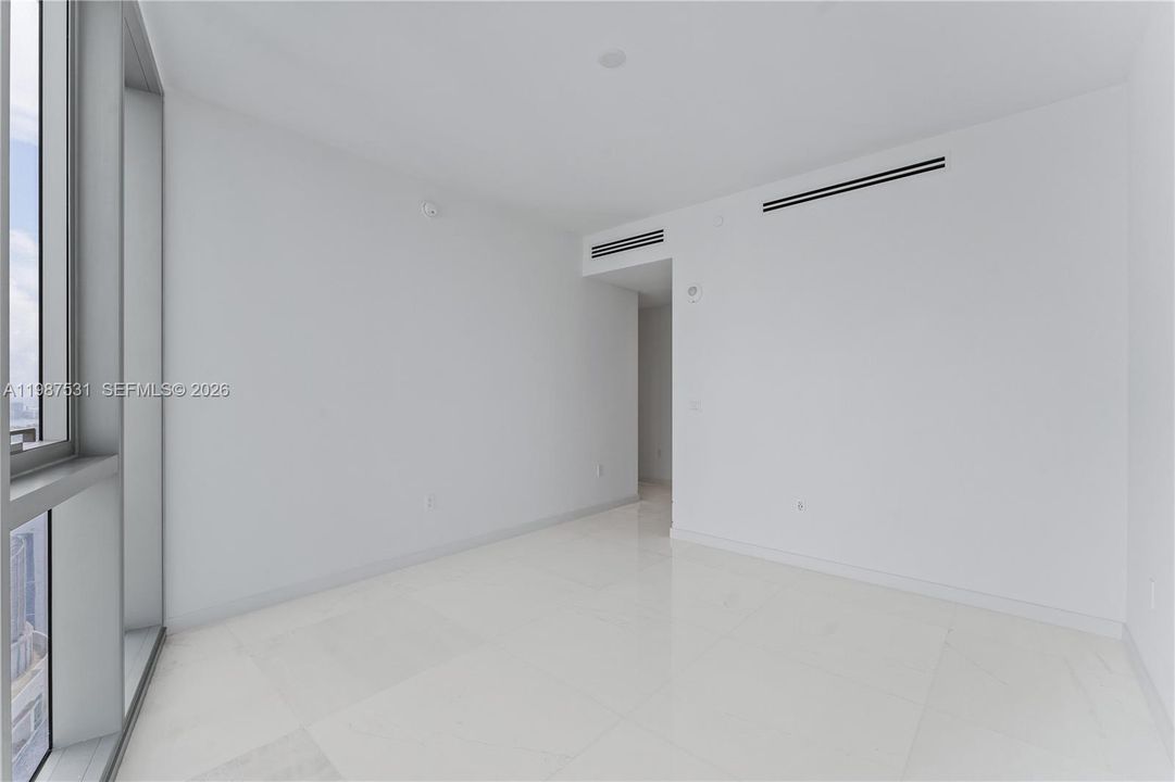 Activo con contrato: $22,500 (3 camas, 4 baños, 3078 Pies cuadrados)