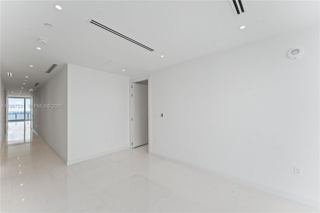 Activo con contrato: $22,500 (3 camas, 4 baños, 3078 Pies cuadrados)