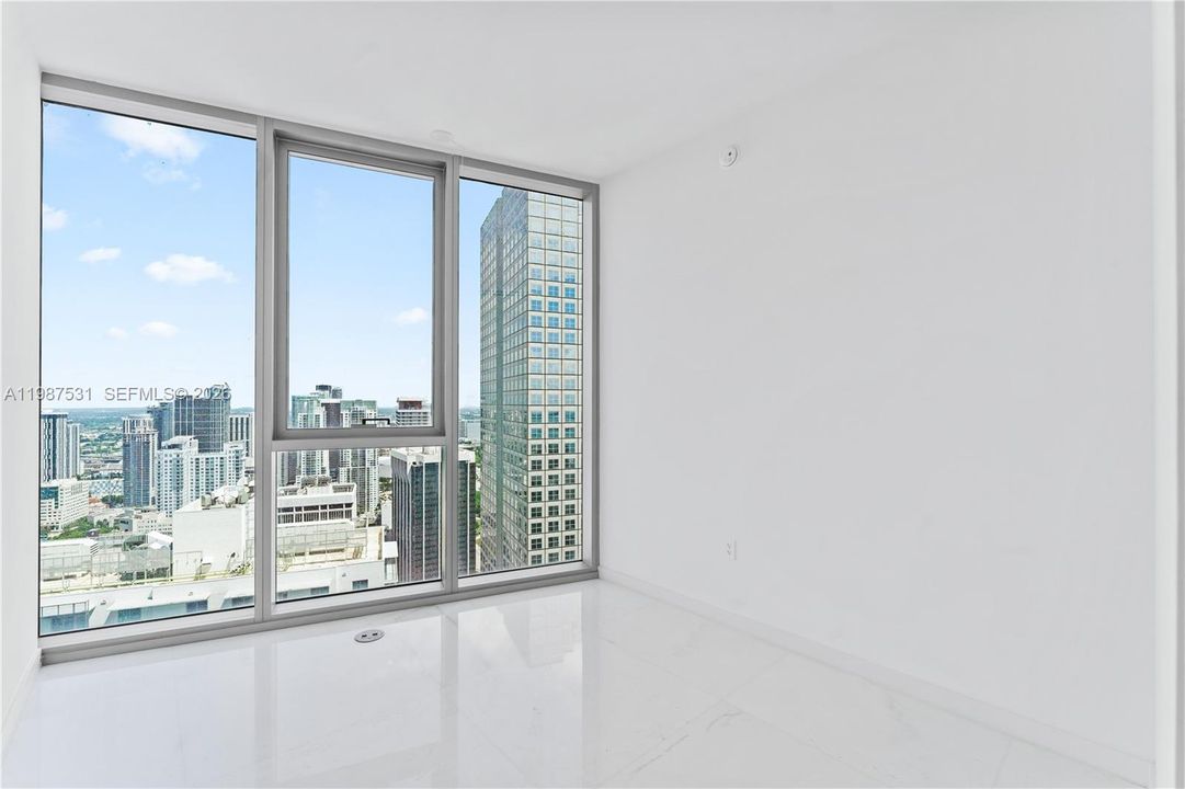 Activo con contrato: $22,500 (3 camas, 4 baños, 3078 Pies cuadrados)