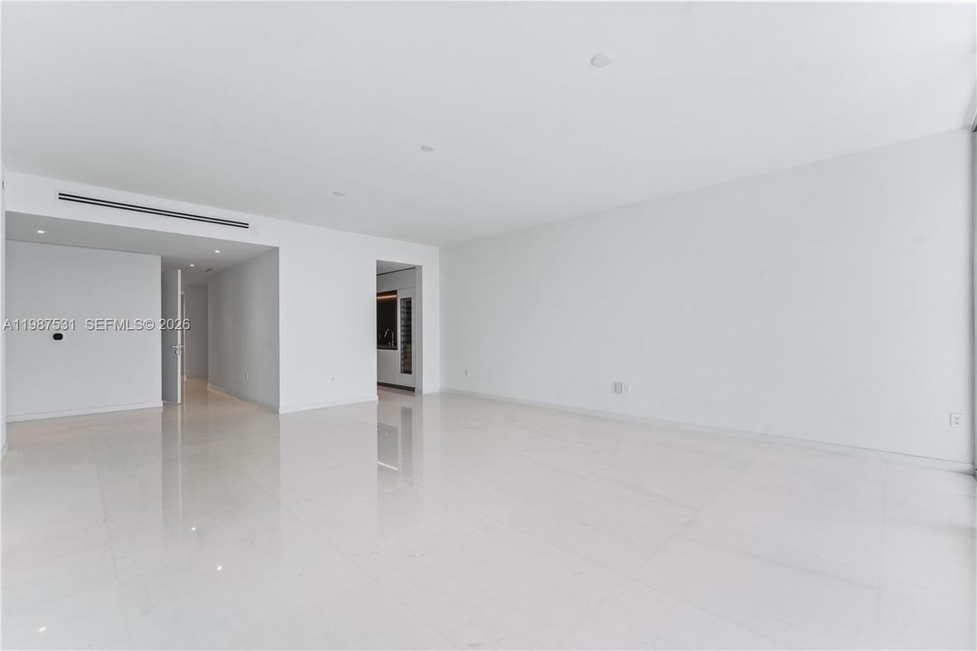 Activo con contrato: $22,500 (3 camas, 4 baños, 3078 Pies cuadrados)