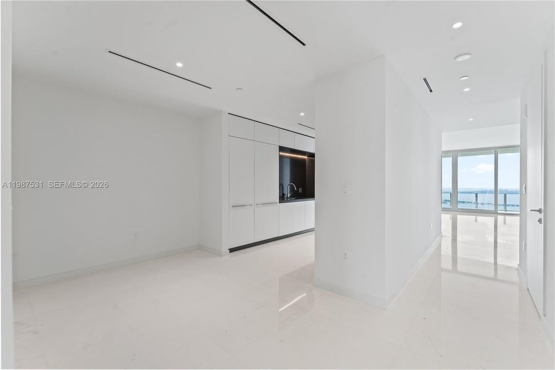 Activo con contrato: $22,500 (3 camas, 4 baños, 3078 Pies cuadrados)