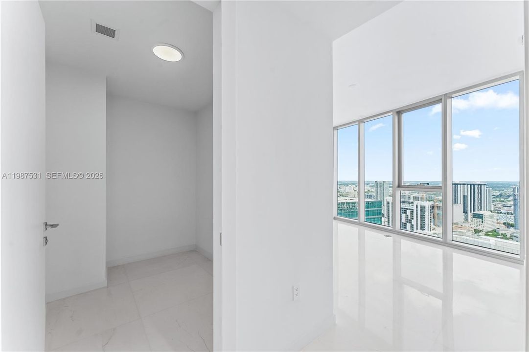 Activo con contrato: $22,500 (3 camas, 4 baños, 3078 Pies cuadrados)