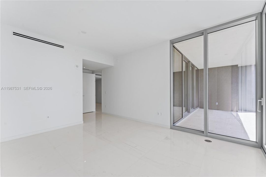 Activo con contrato: $22,500 (3 camas, 4 baños, 3078 Pies cuadrados)