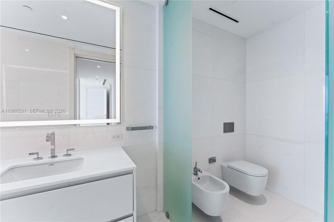 Activo con contrato: $22,500 (3 camas, 4 baños, 3078 Pies cuadrados)
