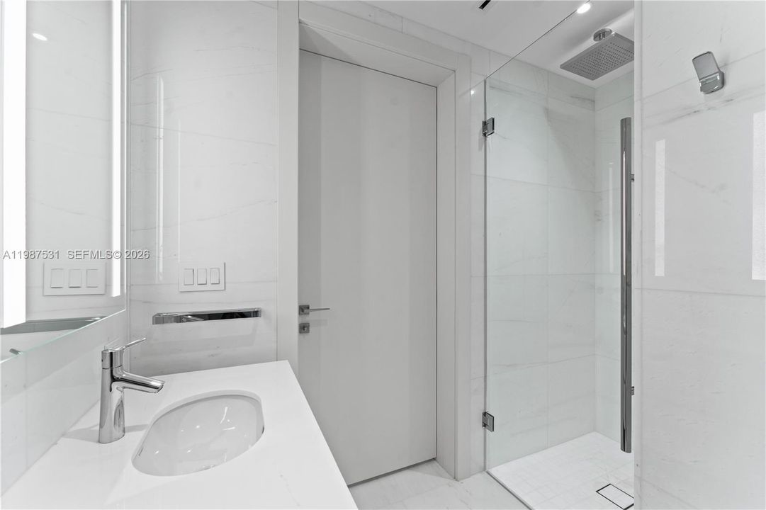 Activo con contrato: $22,500 (3 camas, 4 baños, 3078 Pies cuadrados)
