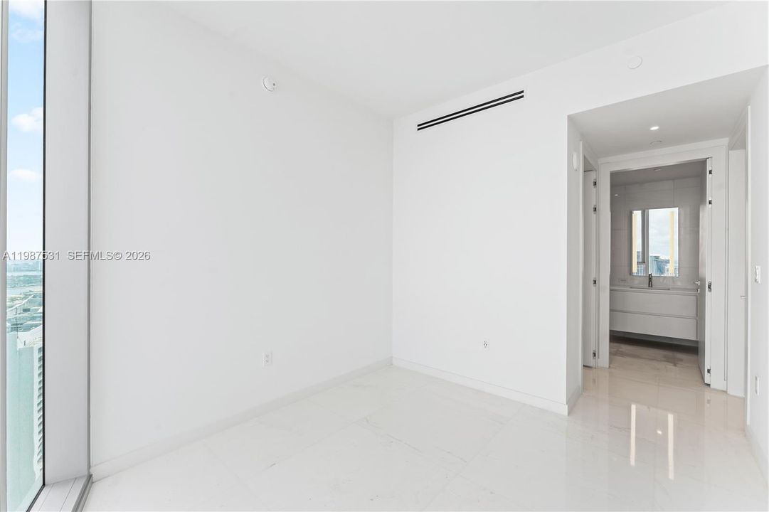 Activo con contrato: $22,500 (3 camas, 4 baños, 3078 Pies cuadrados)