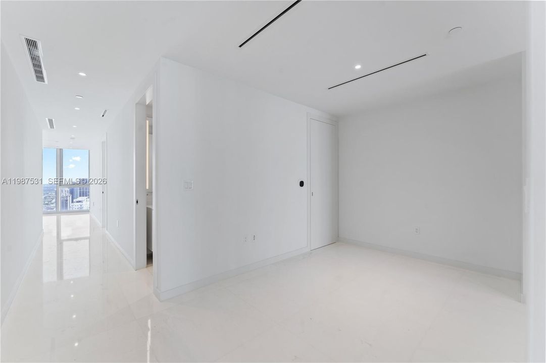 Activo con contrato: $22,500 (3 camas, 4 baños, 3078 Pies cuadrados)