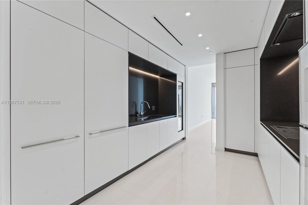 Activo con contrato: $22,500 (3 camas, 4 baños, 3078 Pies cuadrados)