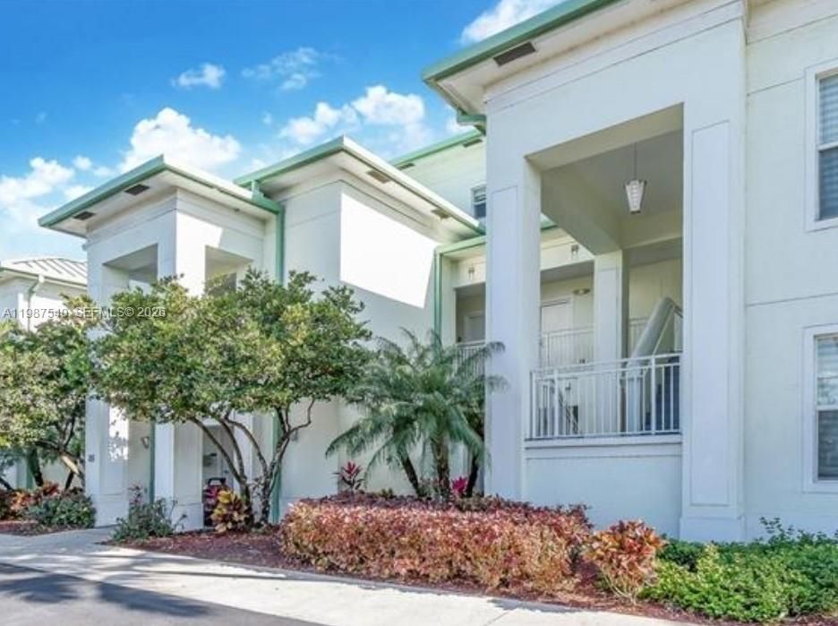 For Sale: $135,000 (1 beds, 1 baths, 705 Square Feet)