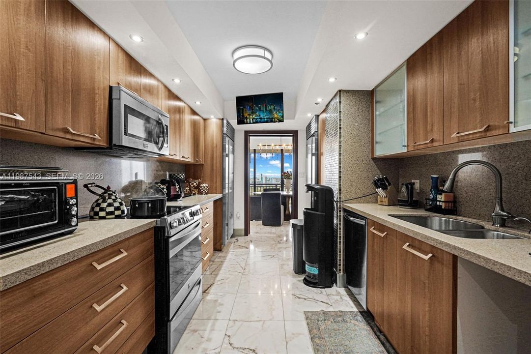 На продажу: $1,399,000 (2 спален, 2 ванн, 1967 Квадратных фут)