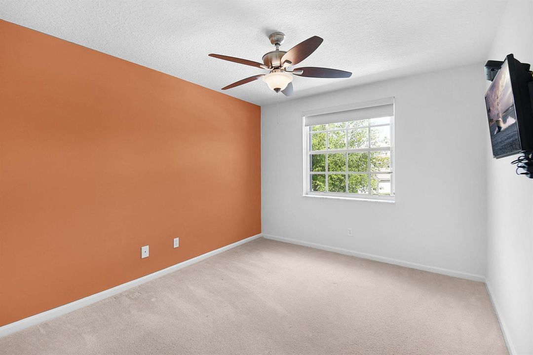 OTHER FRONT BEDROOM
