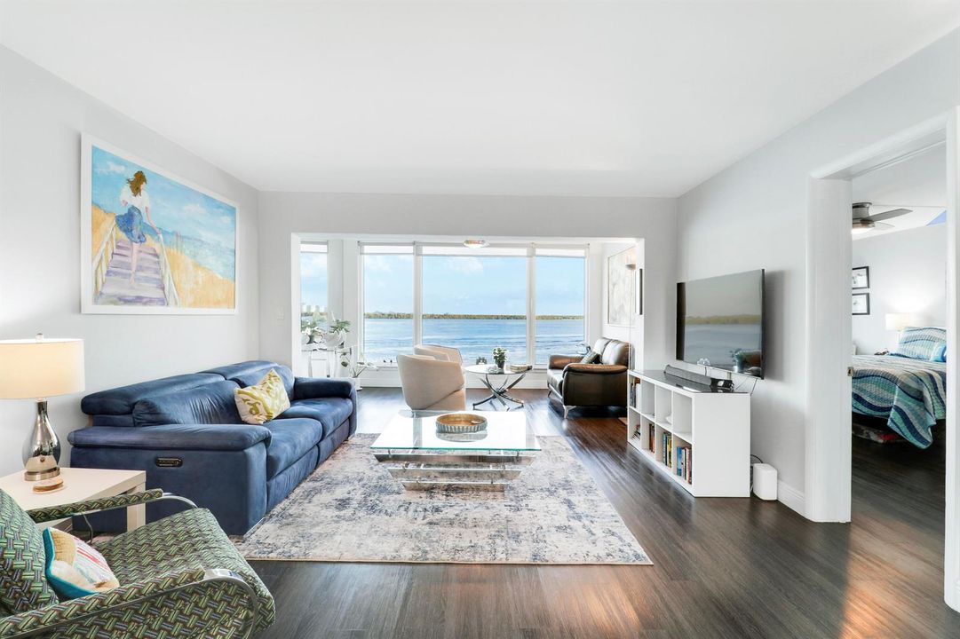 Living Area/Sun Room