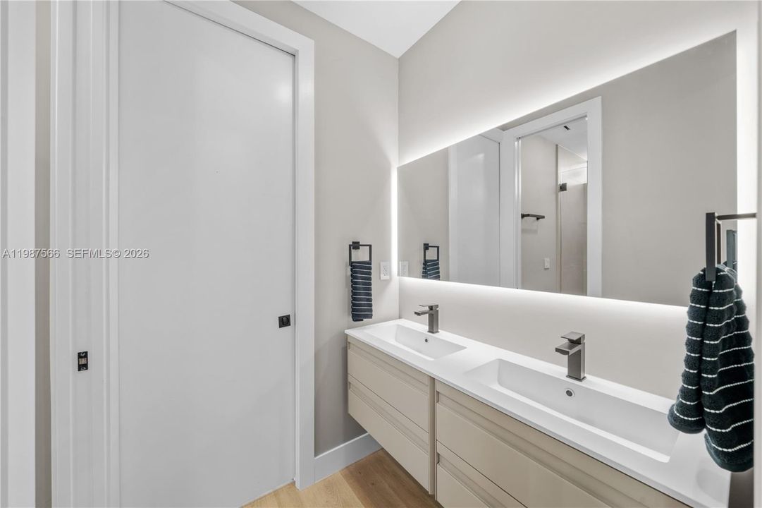 На продажу: $1,999,999 (5 спален, 3 ванн, 2472 Квадратных фут)