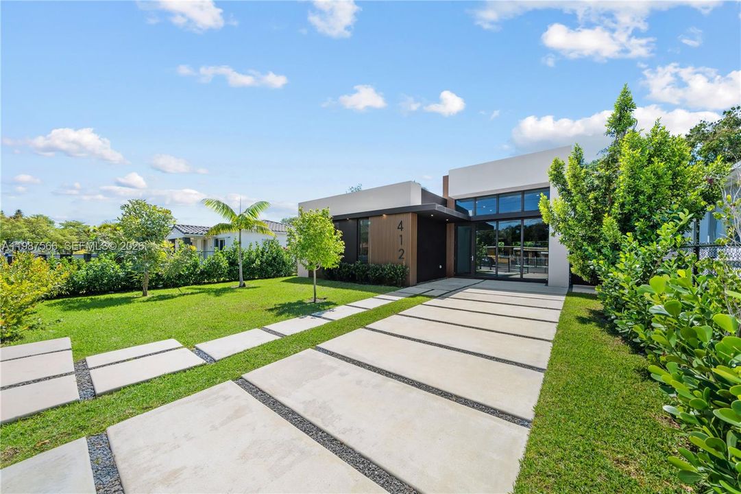 На продажу: $1,999,999 (5 спален, 3 ванн, 2472 Квадратных фут)