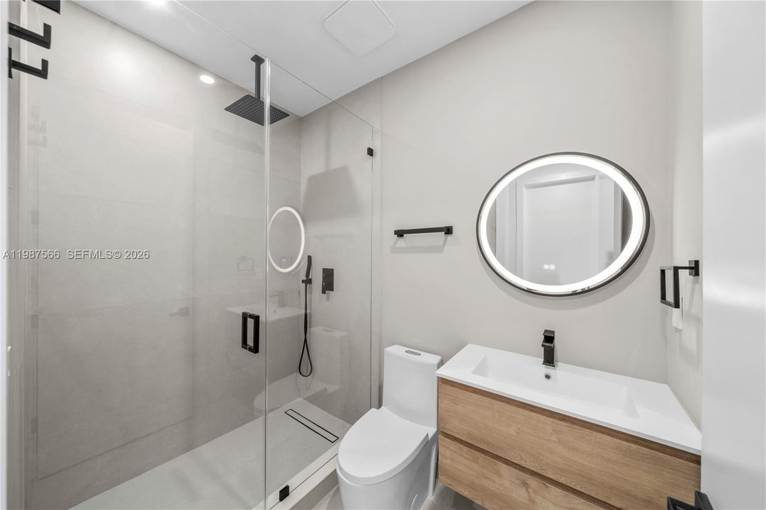 На продажу: $1,999,999 (5 спален, 3 ванн, 2472 Квадратных фут)