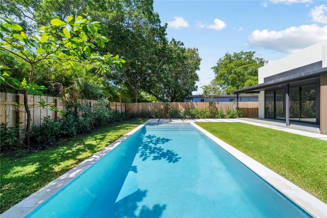 На продажу: $1,999,999 (5 спален, 3 ванн, 2472 Квадратных фут)