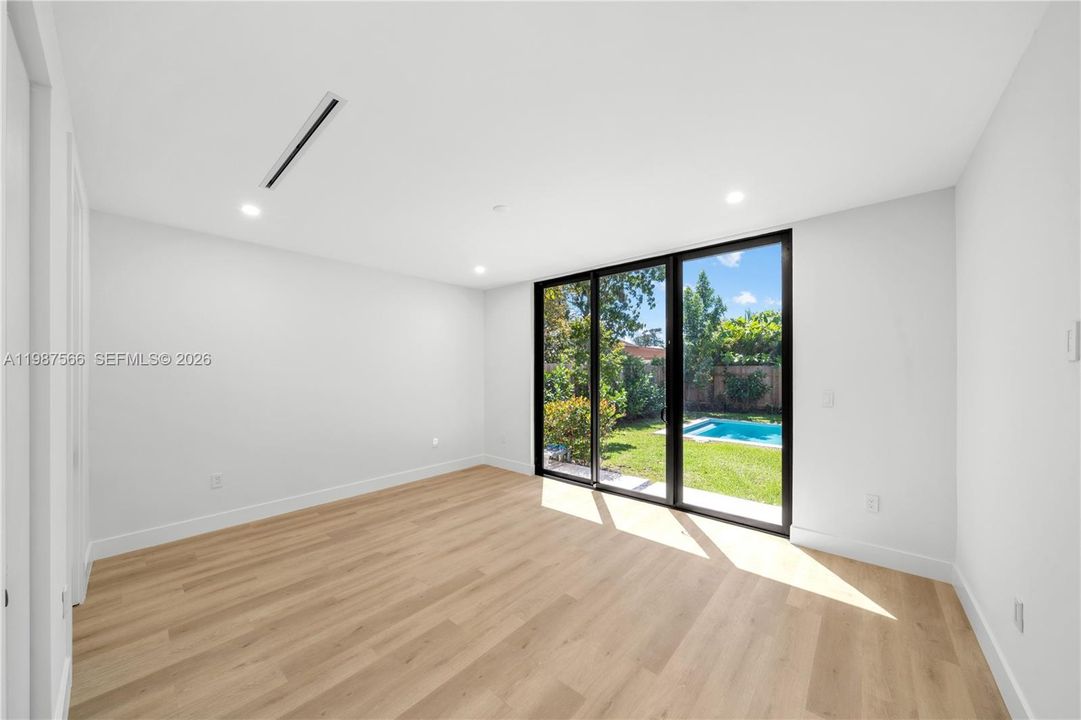 На продажу: $1,999,999 (5 спален, 3 ванн, 2472 Квадратных фут)
